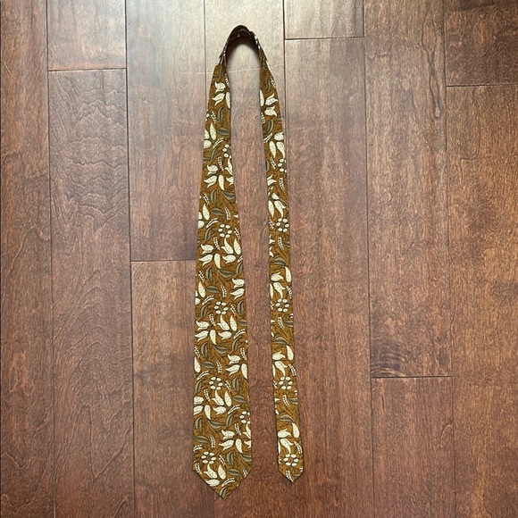 Joseph Abboud Autumnal Floral Tie in Brown and Cream, 100% Silk, Made in Italy - Picture 3 of 11